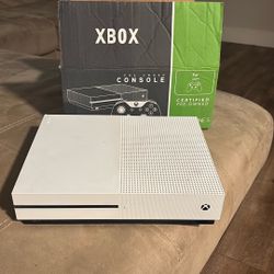 Xbox One With Controller 