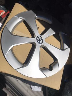 Toyota Prius hubcap 2012 15”