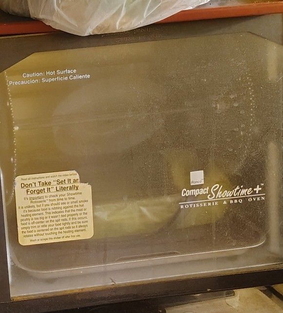 image shows a Ronco Compact Showtime+ Rotisserie & BBQ Oven.
It is a countertop appliance designed to roast meats and vegetables.
It features a roti
