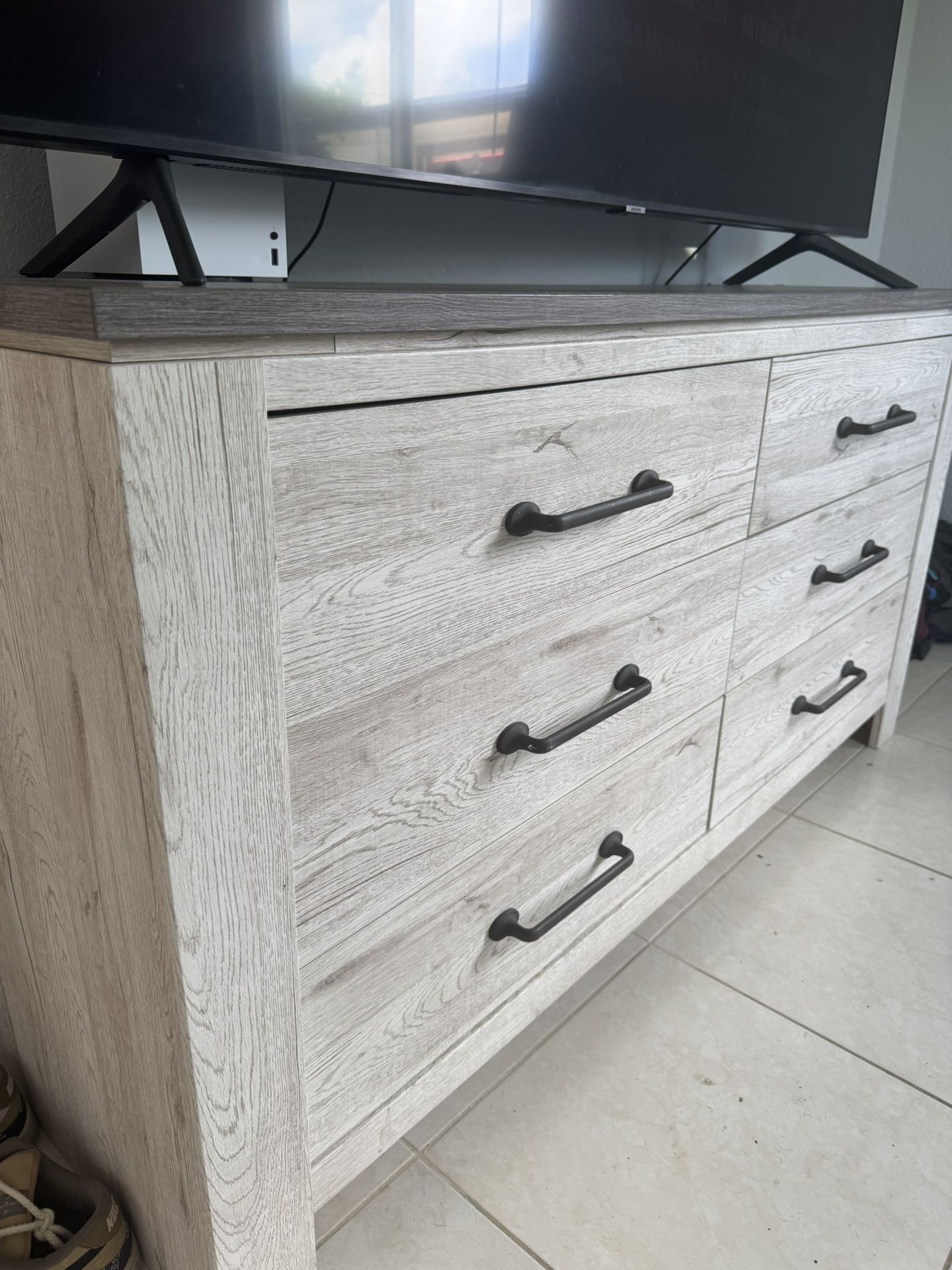 City furniture Dresser