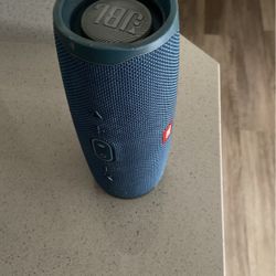 JBL charge 4