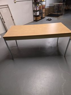 Free Desk or table with a drawer