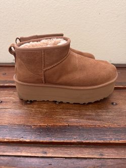 Platform mini Uggs