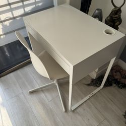 Desk Chair And Mirror 