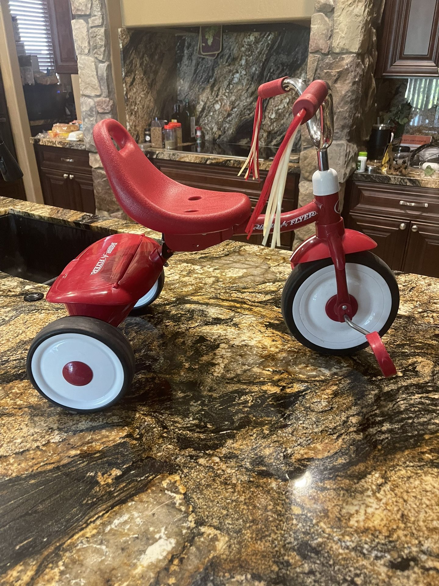 paste:  ⸻  Radio Flyer Fold 2 Go Trike – Very Nice Condition 