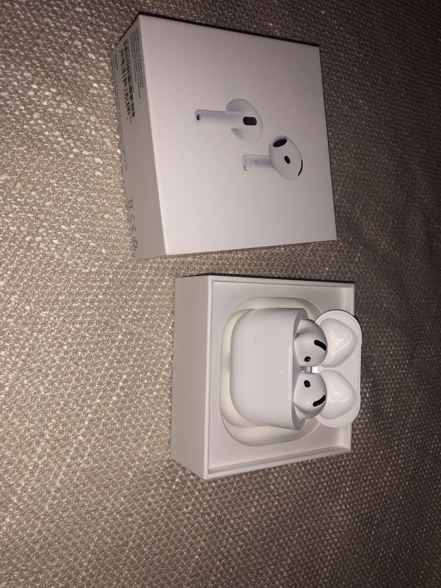 Apple AirPods 4 Active Noise Cancellation ANC w/ Charging Case –New