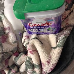 Cascade Platinum Plus Dishwashing Pods Open