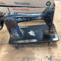 Vintage Singer Sewing machine 