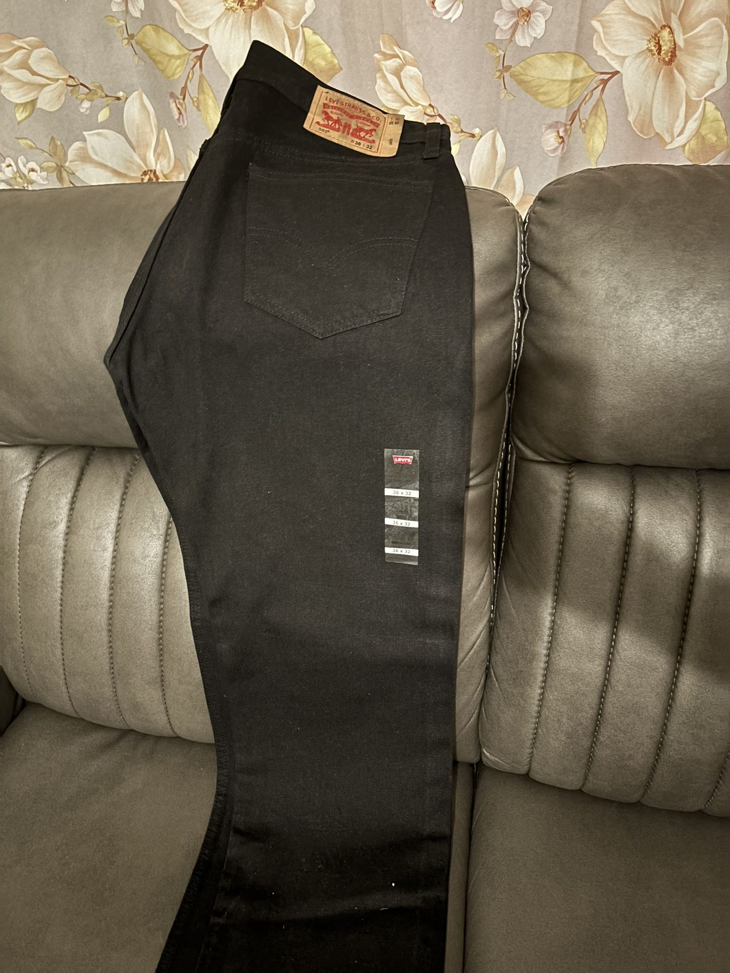 Levi Black Jeans