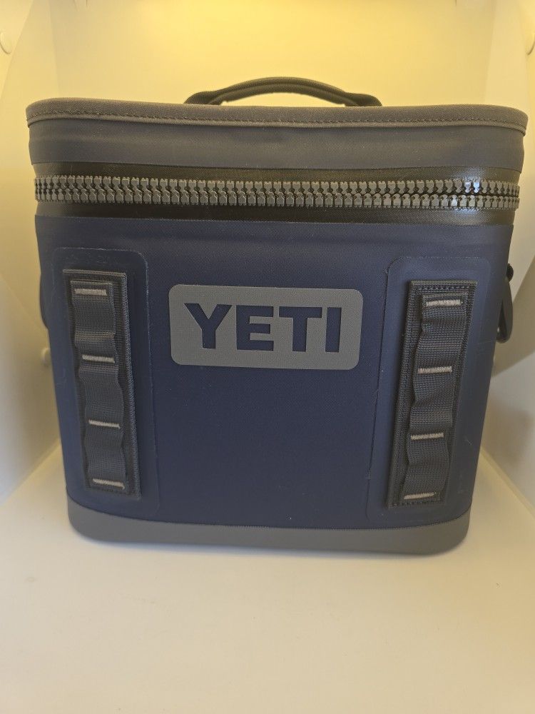 Yeti Blue Navy Cooler Hooper Flip 8 *BRAND NEW*