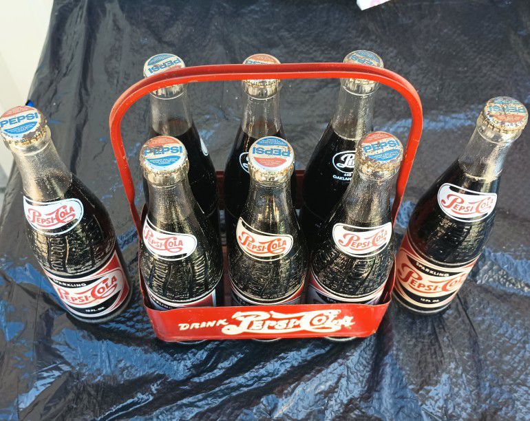 Antique Pepsi Bottles Eight Total 6 In A Pepsi Antique Carrying Case .