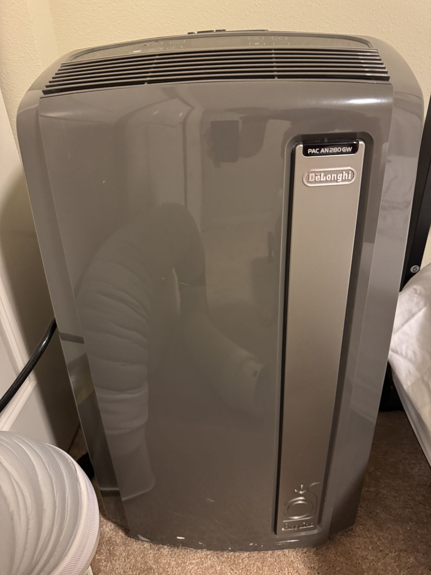 Delonghi Arctic Whisper Portable AC 500 Sq Ft