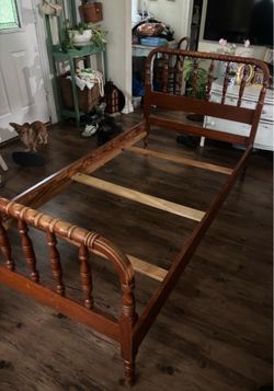 Vintage wooden twin xl matress frame