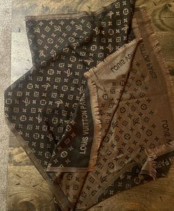 Louis Vuitton Scarf for Sale in Lake Worth, FL - OfferUp
