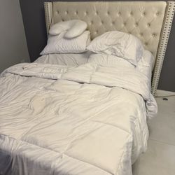 Queen Tufted Bed With Nailhead Trim $400