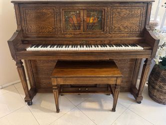 BEAUTIFUL Aeolian Sting II Electric Player Piano with Bench & Music Rolls in EXCELLENT CONDITION! Vintage
