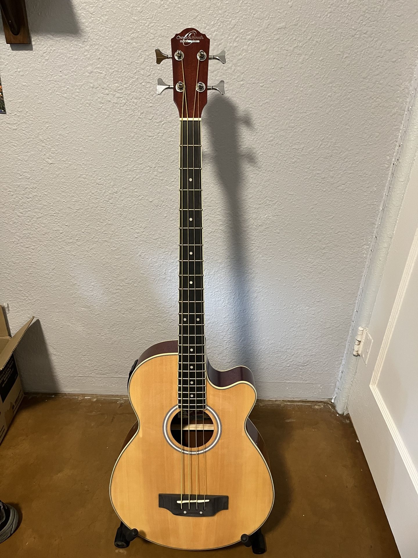 Oscar Schmidt Bass Acoustic-Electric 