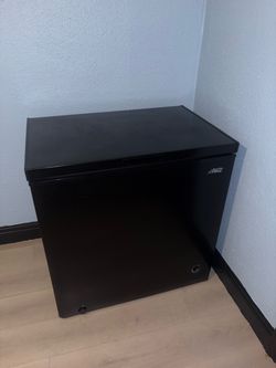 Arctic King Black Chest Freezer