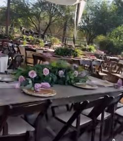 Mesas De Madera Y Sillas 