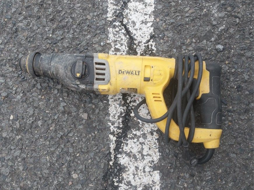 DEWALT HAMMER DRILL 