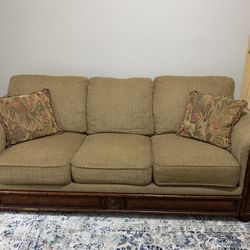 Couch With Pull Out Bed 