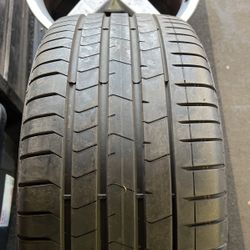 Single Pirelli 255/35/19 Run Flat