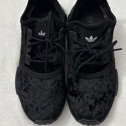 Women’s Adidas Originals NMD R1 Triple Black Size 8