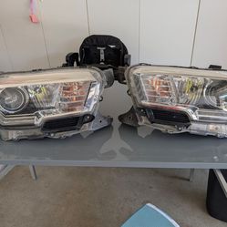 2016-2020 Tacoma halogen headlights