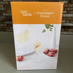 BRAND NEW SET OF 4 CHAMPAGNE FLUTES 8 OZ 
