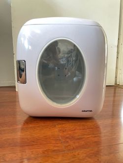 Gourmia mini fridge