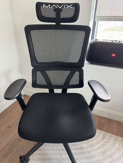 Mavix Ergonomic Mesh Office Chair - Black, Like New