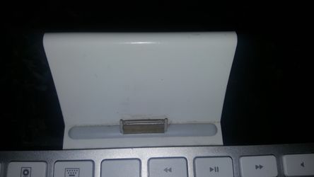 IPad or iPod keyboard. Dock
