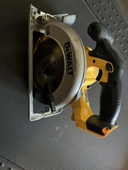 DEWALT 20-Volt MAX Cordless 6-1/2 in. Circular Saw