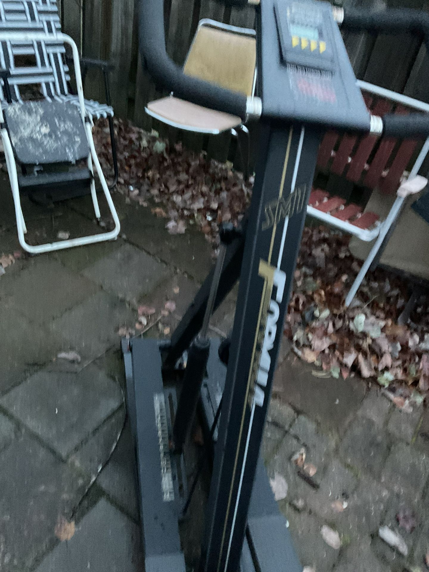 A Great Exercise Machine To Help You With Resistance. You Group And Down . Its Very Thighs (NO SHIPPING)