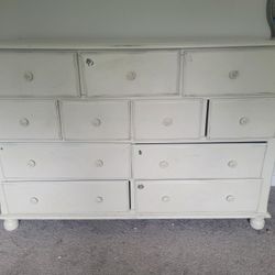 Free Dresser - DIY Project