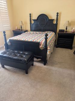 Queen 5 pcs Wood Bedroom Set (MOVING)