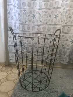 Metal laundry basket