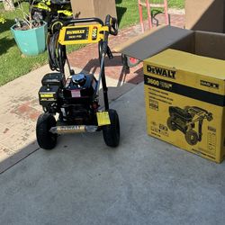 DEWALT 3600 PSI HONDA Engine Pressure Washer