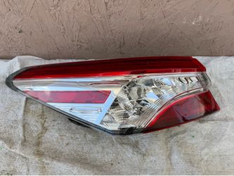 2018-2024 TOYOTA CAMRY REAR LEFT DRIVER SIDE TAIL LIGHT OUTER OEM