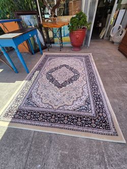Beautiful "Super Persian Tabriz" rug in a classic Oriental style.