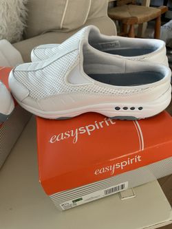 **NEW**EASY SPIRIT SIZE 8 1/2 W TRAVEL TIME