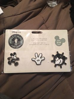Mickey Mouse memories pins series 1/12
