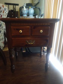 Vintage Ethan Allen side table