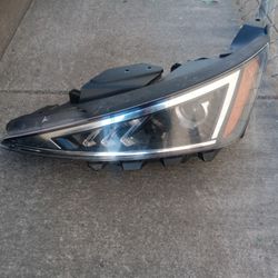 Hyundai Elantra Headlight 