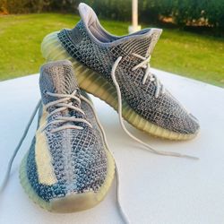 Adidas Yeezy Boost 350 V2 "Ash Blue" Sneaker Size 11 🌟  $125