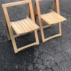 2 Wooden Folding Chaira
