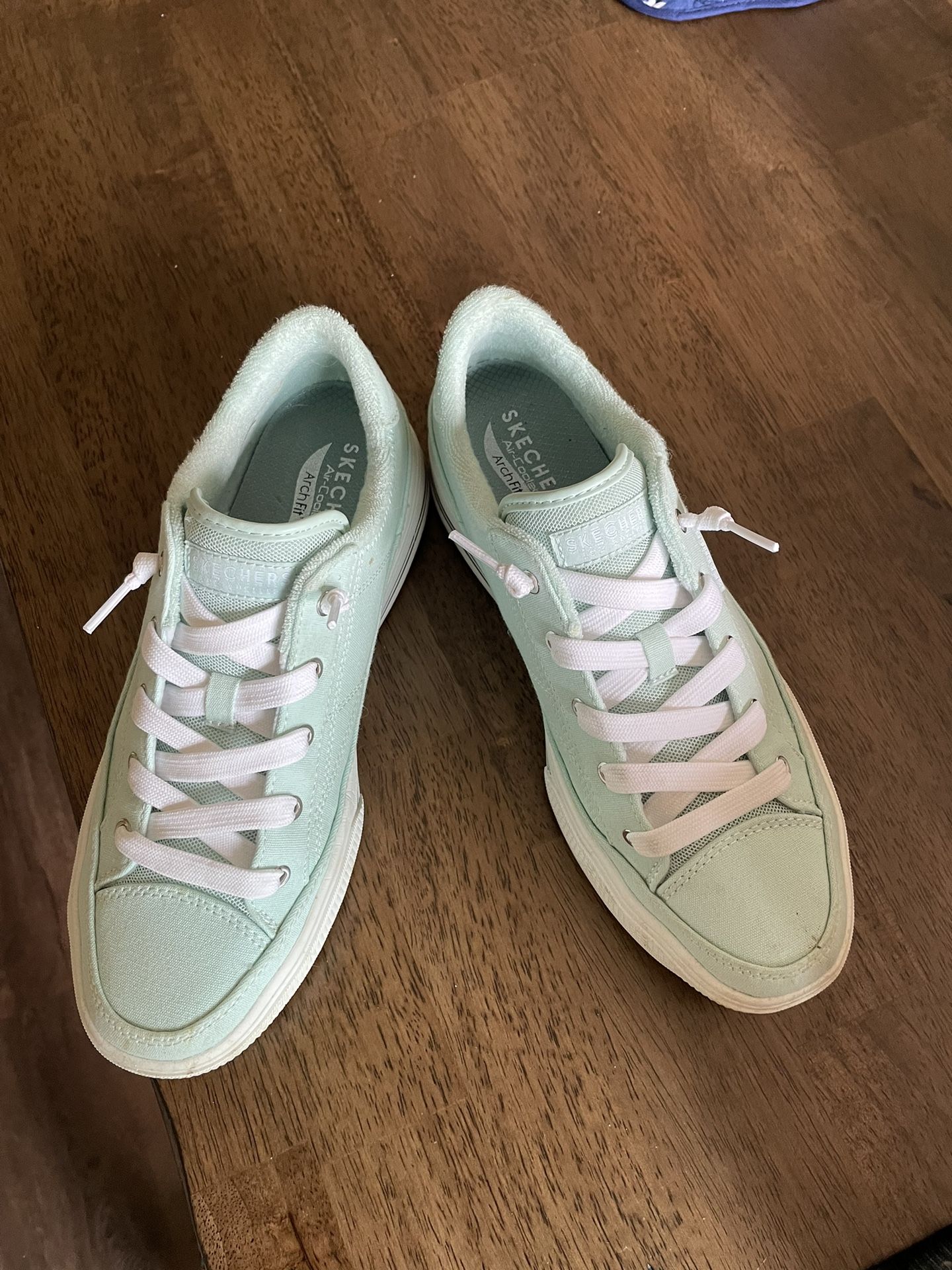Skechers Arch Support Shoes Size 9