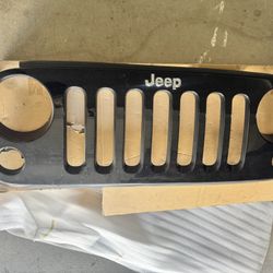 2009-2018 Jeep - Black Radiator Grille (Mopar) 