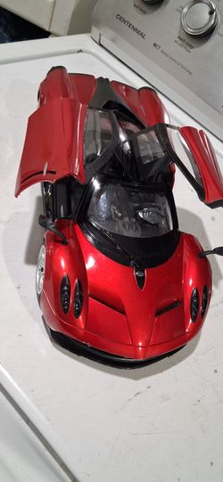 Nice Pagany Huayra metalic red RC car, with carbon top and silver wheels 1/12. Good working condition.