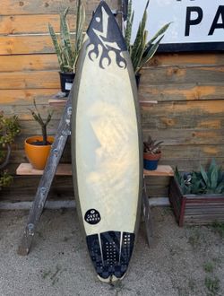 5’10 surfboard